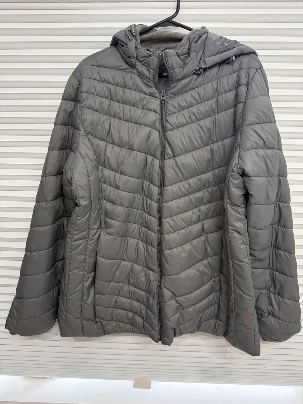 Xersion Gray Quilted Hooded Puffer Jacket - Never Worn